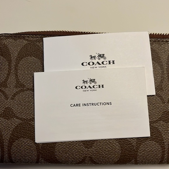 Coach Double Corner Zip Wristlet In Signature Canvas - Picture 4 of 6